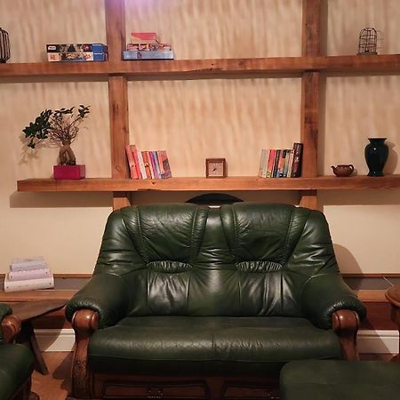 Large 2 Bed Holiday Let In Central Ystradgynlais Exteriér fotografie